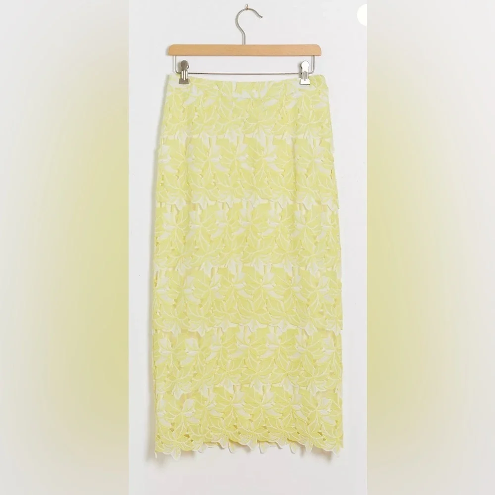 Sunday in Brooklyn Anthropologie Buttercup Eyelet Midi Skirt. Size M NWT